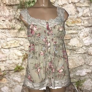 🌸🌸Day Trip - Floral & Lace Tank🌺🌺